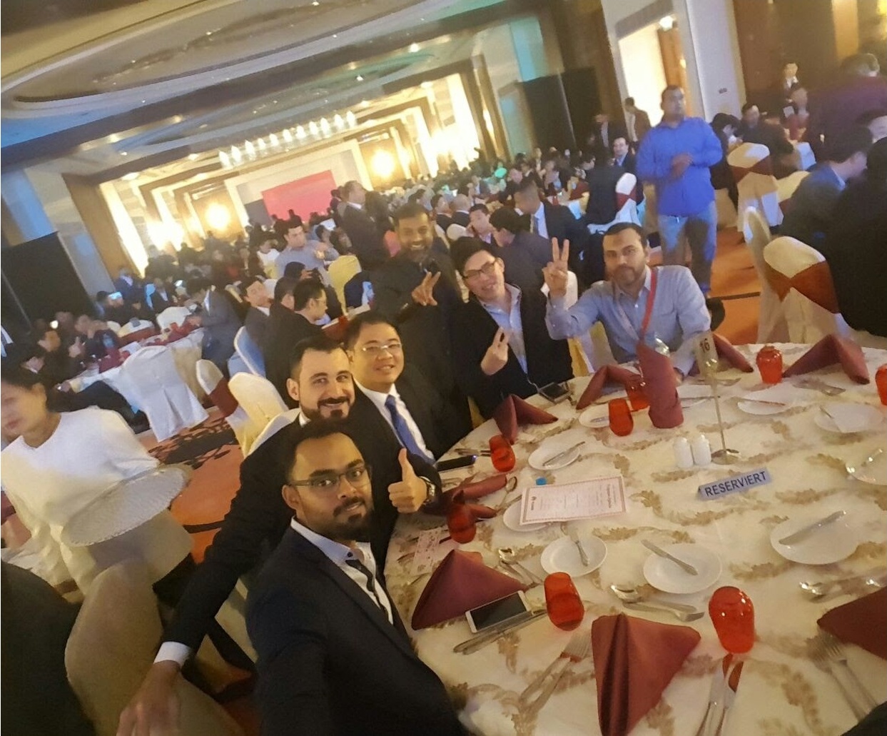 A large celebration banquet with the Huawei Bahrain and Kuwait team